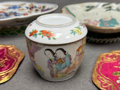 Ensemble de porcelaines de Chine et Japon...