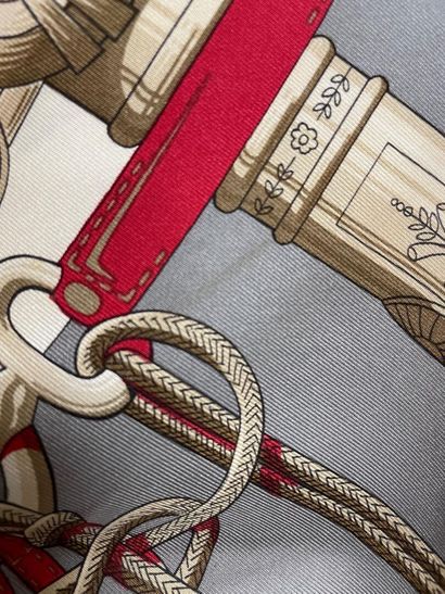 HERMES Paris
Carré en twill de soie framboise...