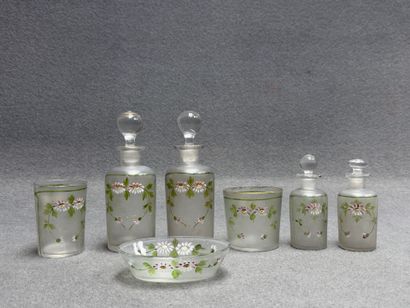 Garniture de toilette en verre émaillé comprenant...