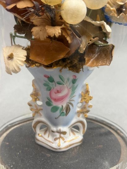 Bouquet de mariée sous globe, sur socle en...