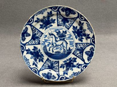 DELFT XVIII°
Assiette en faïence à décor...