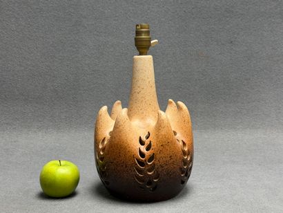 Pied de lampe en céramique émaillé. 
H. :26...