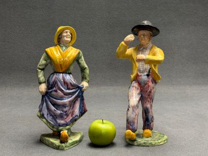 Deux personnages en céramique émaillé. 
H....