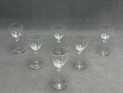 DAUM - 
Six verres à pied 
Dans leur boite....