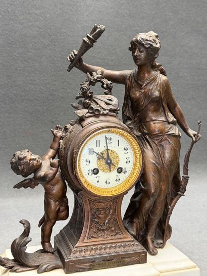 Amour désarmé d'après Auguste Moreau. 
Pendule...