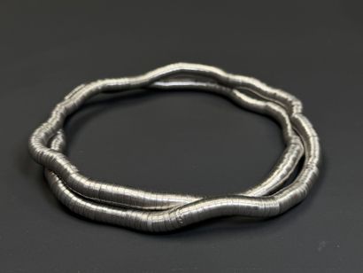 BREIL. 
Collier articulé. 
Signé. 
L 88 ...