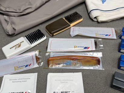 AIR FRANCE
Lot comprenant: 
Valise, valise...
