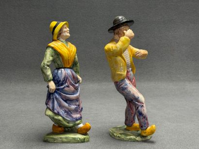 Deux personnages en céramique émaillé. 
H....
