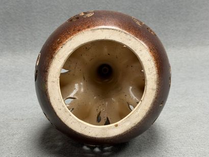 Pied de lampe en céramique émaillé. 
H. :26...