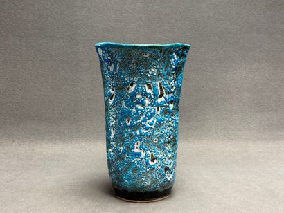 Grand vase en grès émaillé. 
H. :38 cm. 
éclats...