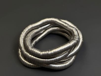 BREIL. 
Collier articulé. 
Signé. 
L 88 ...
