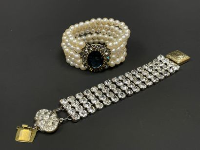 Bijoux de théâtre: 
Bracelet strass et bracelet...