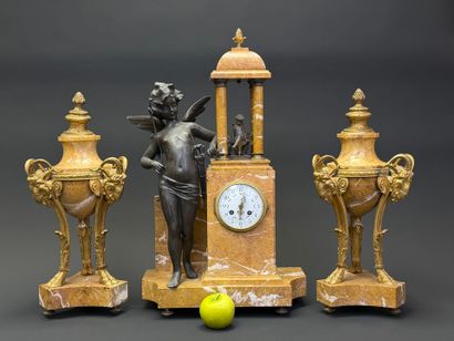 Garniture de cheminée en régule patiné et...