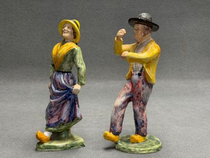 Deux personnages en céramique émaillé. 
H....