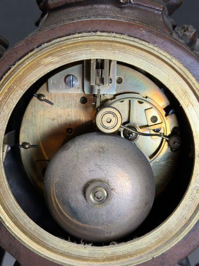 Amour désarmé d'après Auguste Moreau. 
Pendule...