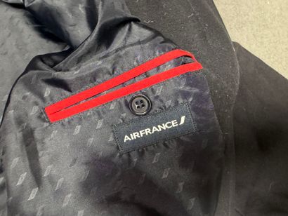 AIR FRANCE
Lot comprenant: 
Valise, valise...