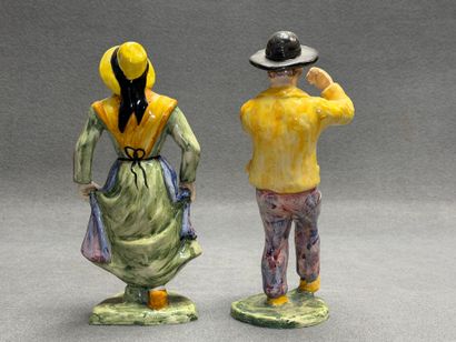 Deux personnages en céramique émaillé. 
H....