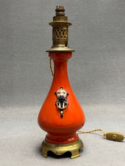 Lampe à pétrole en porcelaine corail, anses...