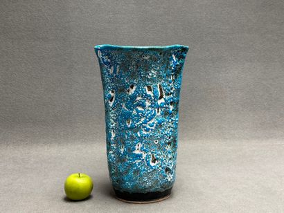 Grand vase en grès émaillé. 
H. :38 cm. 
éclats...