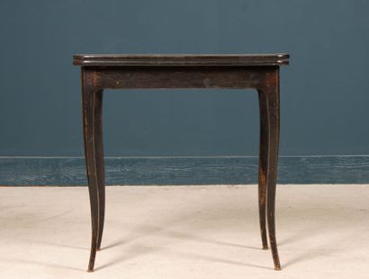 Table à jeux à pieds cambrés, le plateau...