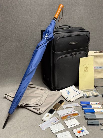 AIR FRANCE
Lot comprenant: 
Valise, valise...