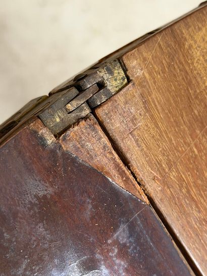 Table demi lune en placage d'acajou
Epoque...