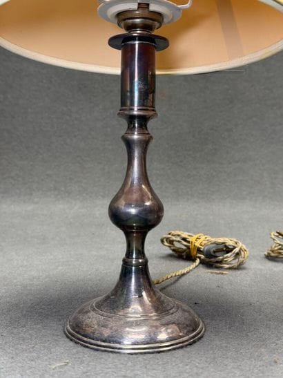 Quatre lampes de salon. 
H. : de 25 à 32...