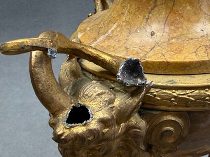Garniture de cheminée en régule patiné et...