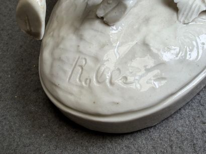Bouc et amours. 
Groupe en porcelaine de...