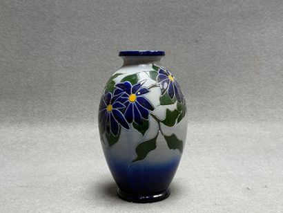 Vase à décor de fleurs en grès alsacien....
