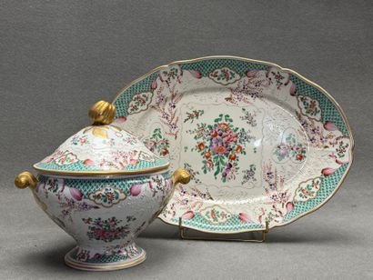 Soupière et plat ovale en porcelaine décor...