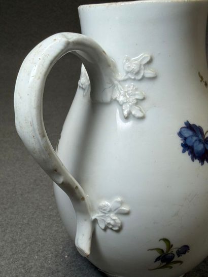 MEISSEN fin XVIII° siècle.
Verseuse en porcelaine...