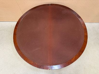Table demi lune en placage d'acajou
Epoque...