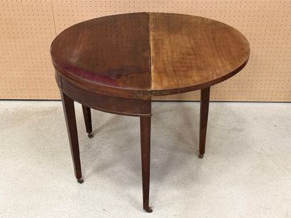 Table demi lune en placage d'acajou
Epoque...
