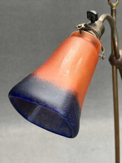 Lampe de bureau , avec tulipe en verre marmoréen
H:...