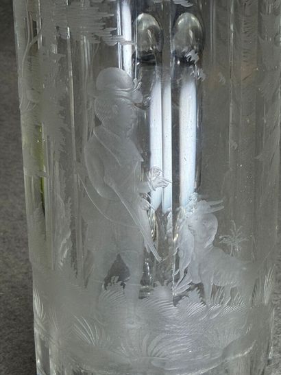 Chope en verre gravé d'un décor de chasseur,...