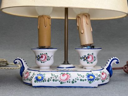 Quatre lampes de salon. 
H. : de 25 à 32...