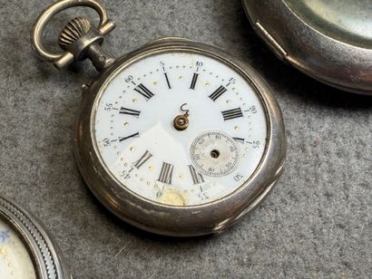 Ensemble de cinq montres de poche dont trois...