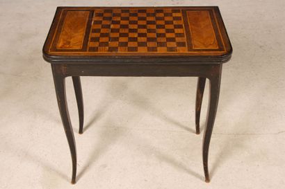 Table à jeux à pieds cambrés, le plateau...