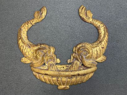 Coupe et dauphins. 
Elément de décoration...