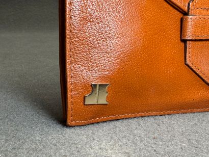 Jacques Esterel à Paris. 
Pochette en cuir...