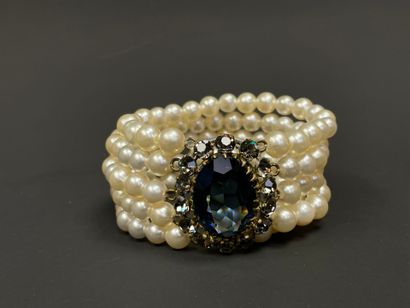 Bijoux de théâtre: 
Bracelet strass et bracelet...