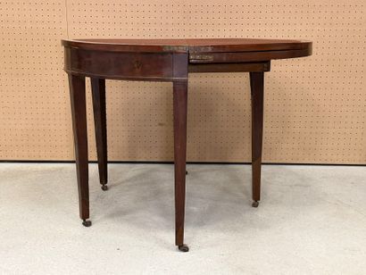 Table demi lune en placage d'acajou
Epoque...
