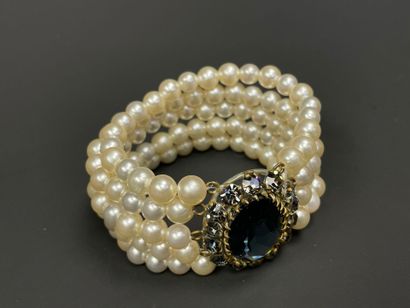 Bijoux de théâtre: 
Bracelet strass et bracelet...