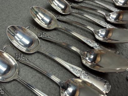 Ensemble de couverts en métal argenté Modèle...