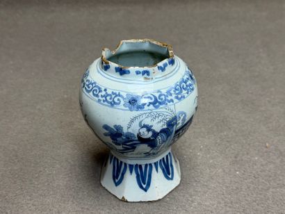 Pot en faïence de DELFT. XVIII° à décor de...