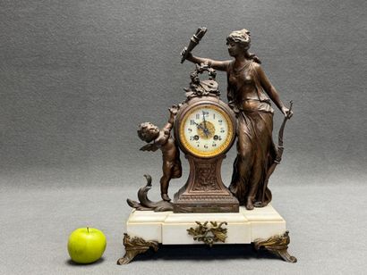Amour désarmé d'après Auguste Moreau. 
Pendule...