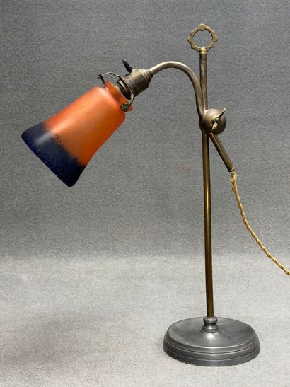 Lampe de bureau , avec tulipe en verre marmoréen
H:...