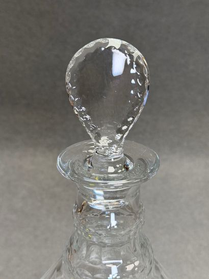 Grande carafe en cristal.
H: 33 cm.
