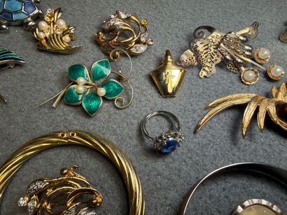Lot de bijoux fantaisie années 1980